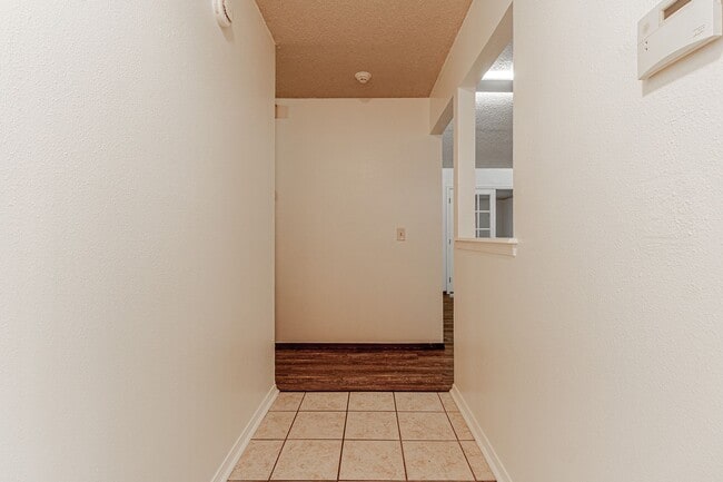 Building Photo - 3 Bed 2 Bath in OKC!