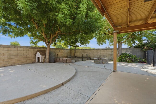 Building Photo - 3006 Mission Dr