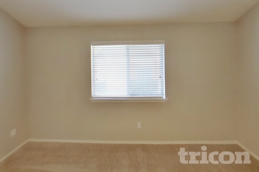Building Photo - 1525 Juniper Ln