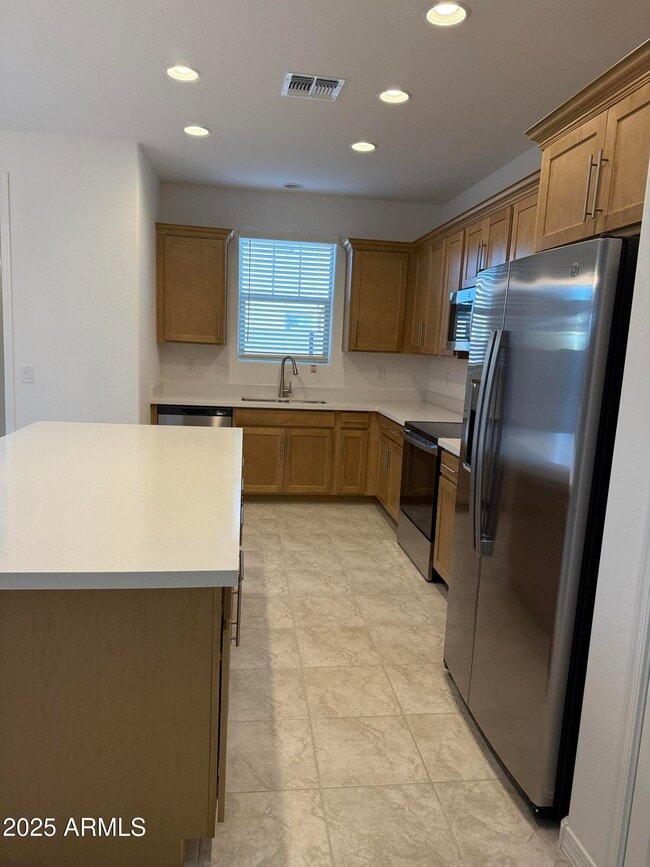 Building Photo - 9960 W Mitchell Ave