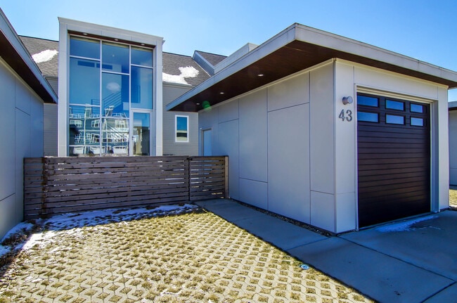 Building Photo - 43 Windward Way