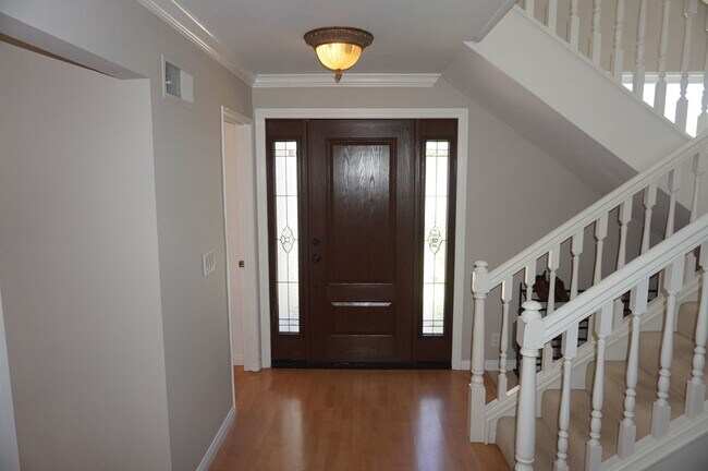 Building Photo - Stunning 4 Bedroom 2.5 Bath Home with Offi...