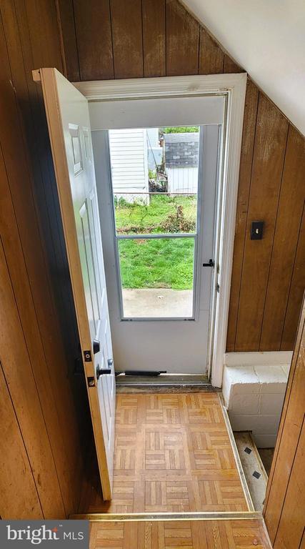 Building Photo - 3207 Bryant Ave