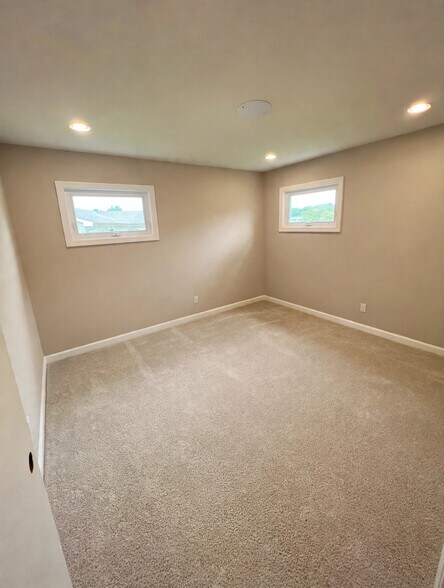 Building Photo - 6 Longview Dr