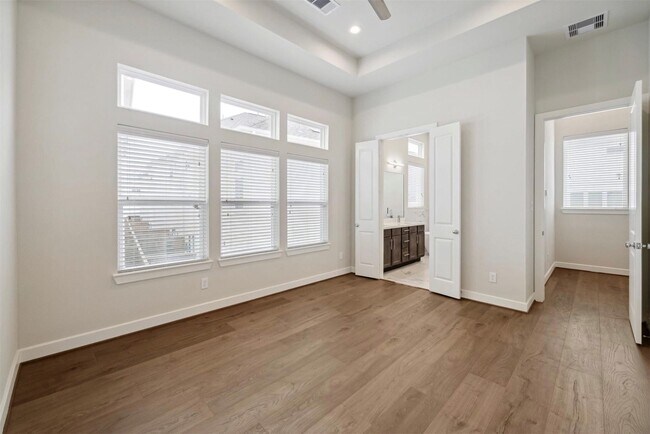 Building Photo - 6304 Brighton Oaks Ln