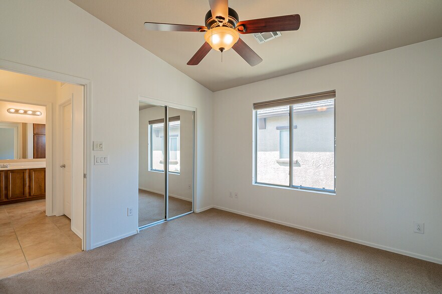 Building Photo - 2725 E Mine Creek Rd