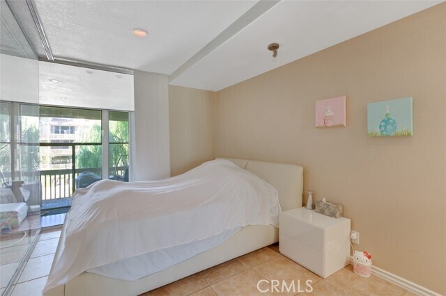 Building Photo - 7235 Marina Pacifica Dr S