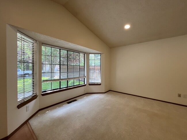 Building Photo - 4825 SW Marigold St