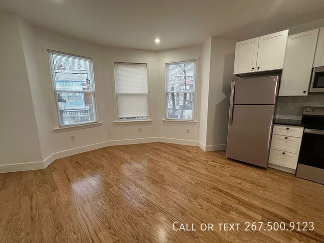 Building Photo - Large, Bi-level, newly renovated 2BR/2BA u...