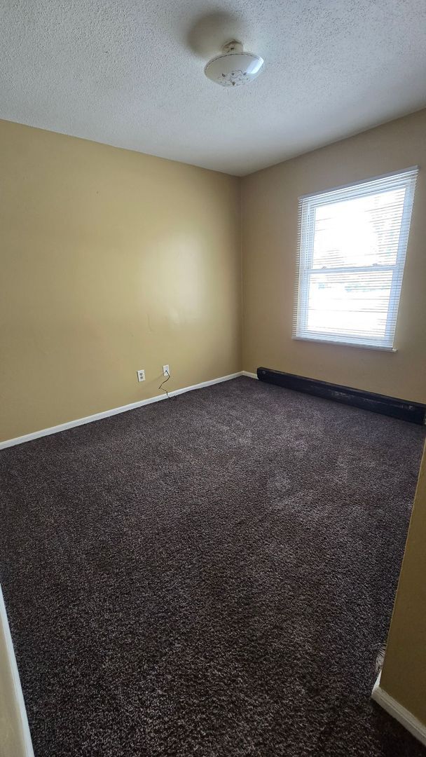 Building Photo - 102-108 S. Bradner Ave