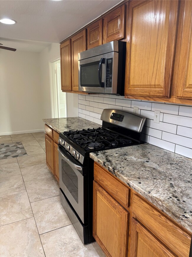 Building Photo - 4322 Woodmont Dr