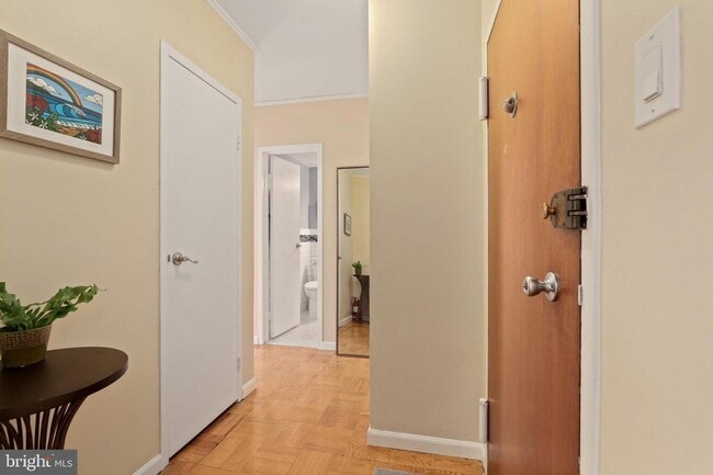 Primary Photo - 4200 Cathedral Ave NW