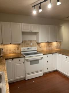 Building Photo - 725 Hummingbird Way