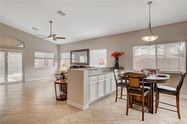 Building Photo - IMMACULATE FURNISHED 3BEDROOM GREEN VALLEY BEAUTY!