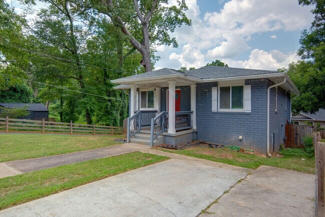 Building Photo - 1055 Peeples St SW