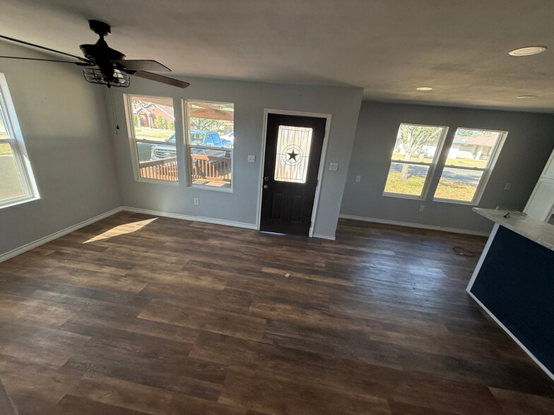 Building Photo - 411 W A Ave