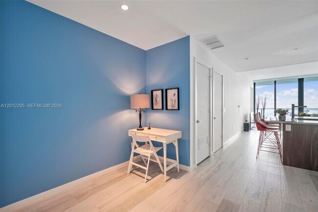 Building Photo - 480 NE 31st St