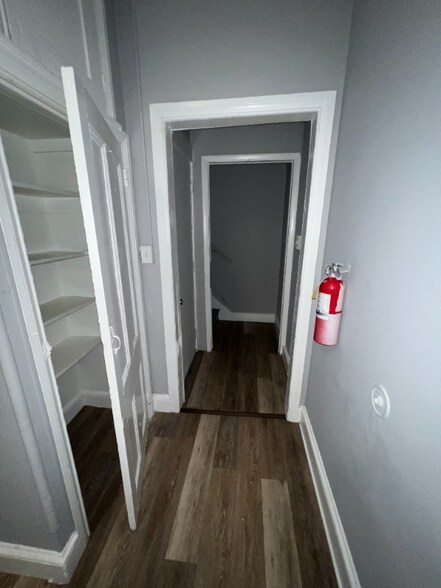 Building Photo - 806 Ferry St