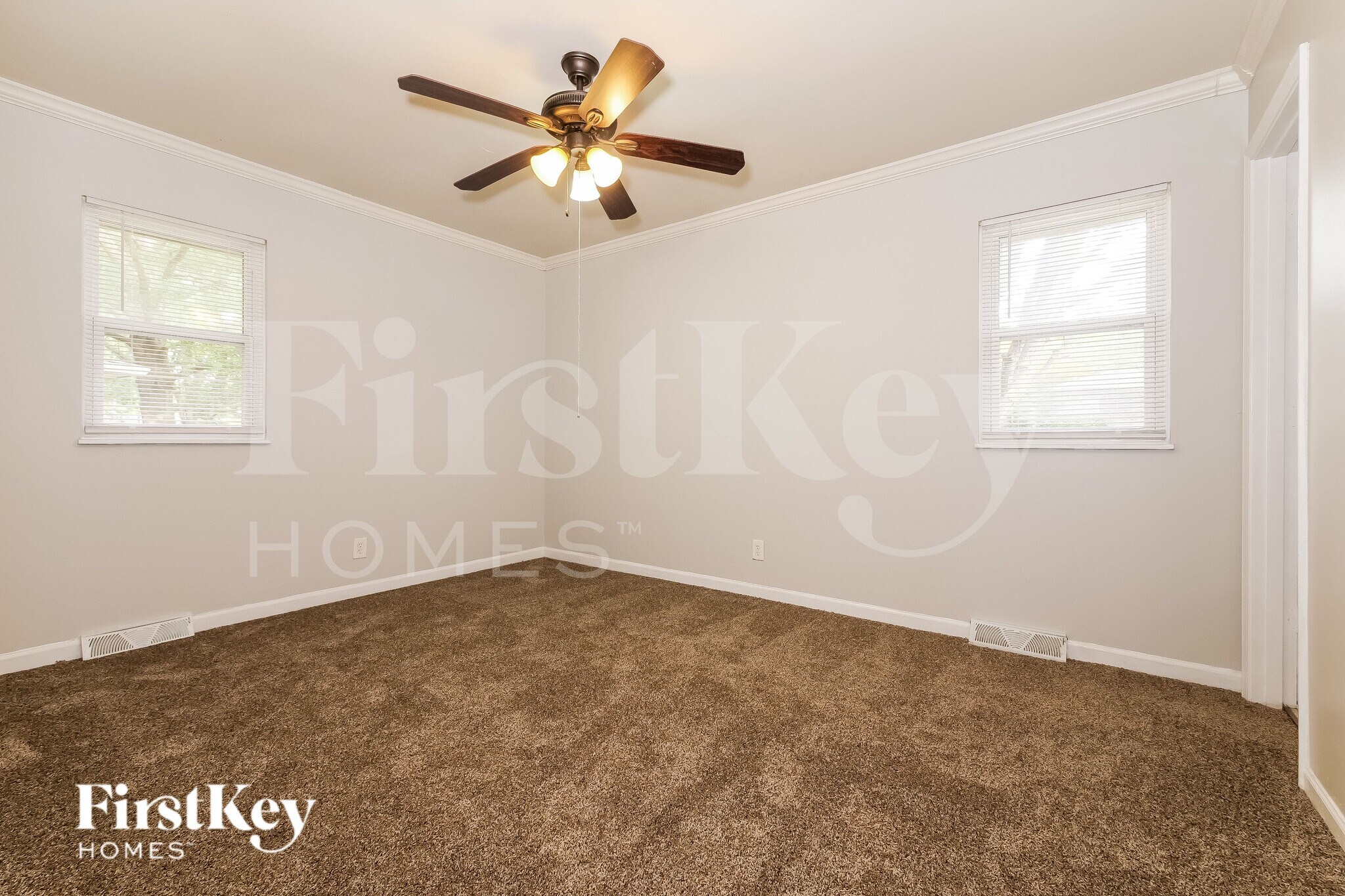 Building Photo - 309 NE Sunnybrook Dr