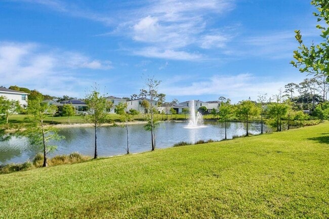 Building Photo - 6051 Stonecrest Ct