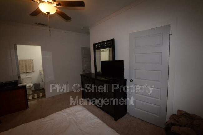 Building Photo - 5510 Avon Rd