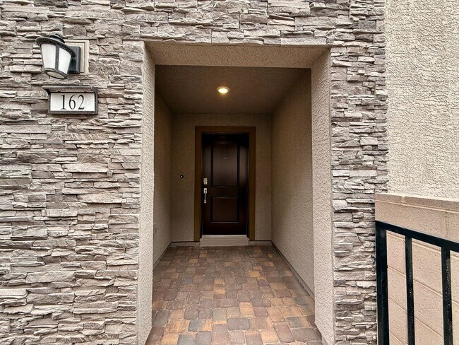 Building Photo - BRAND NEW 3 BED 2.5 BATH 2 BALCONY 2 CAR GARAGE TOWNHOUSE IN HENDERSON FOR RENT!!