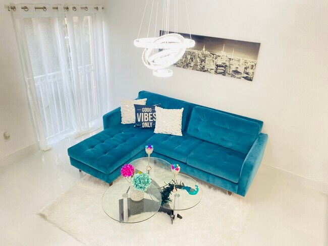 Building Photo - 8615 NW 5th Ter