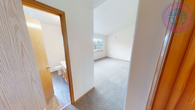 Building Photo - Beautiful Village Townhome!! Double Garage- Great Sunnyside Location!! Pet Friendly Princeton Vil...