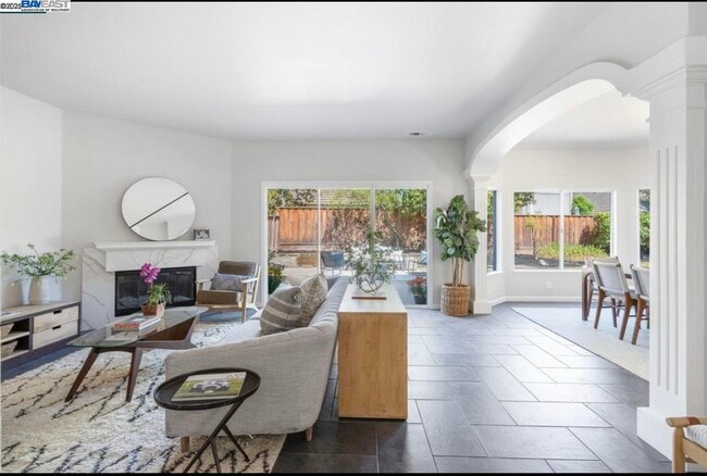 Building Photo - 5 Stuart Pl