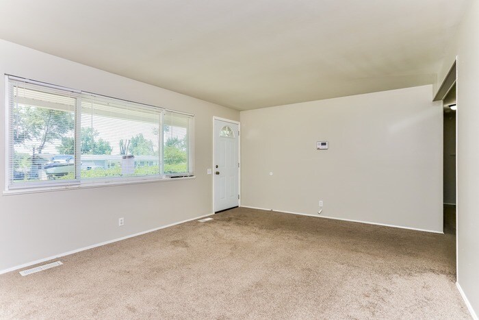 Building Photo - 1727 Nashua Dr