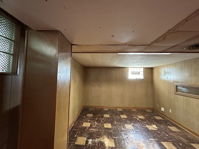 Building Photo - 2434 Akins Dr