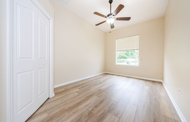Building Photo - Beautiful 4 bedroom 3 bath townhome