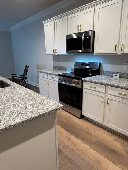 Building Photo - 110 Nandina Dr