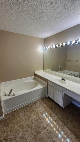 Building Photo - 2503 Timbercreek Cir