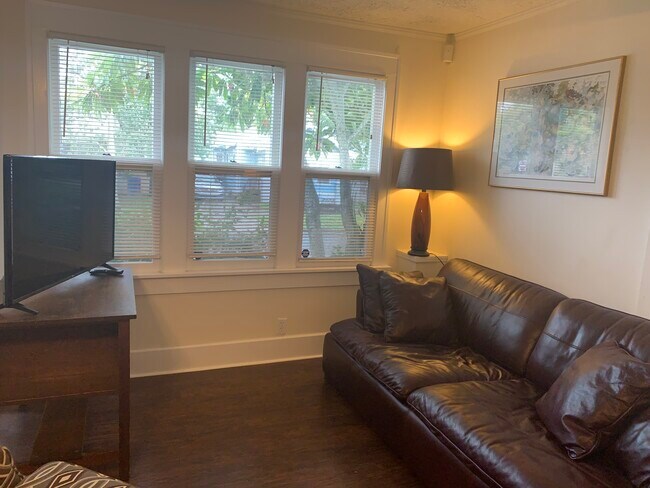 Primary Photo - 1401 7th Ave N