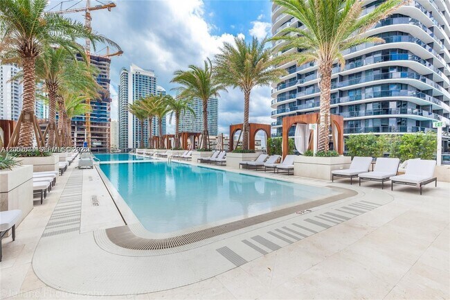 Building Photo - 801 S Miami Ave