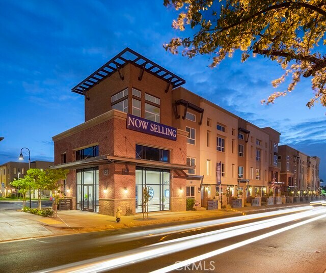 Building Photo - 422 W Rte 66