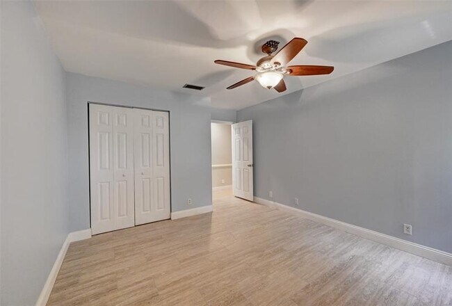 Building Photo - 8760 Azalea Ct