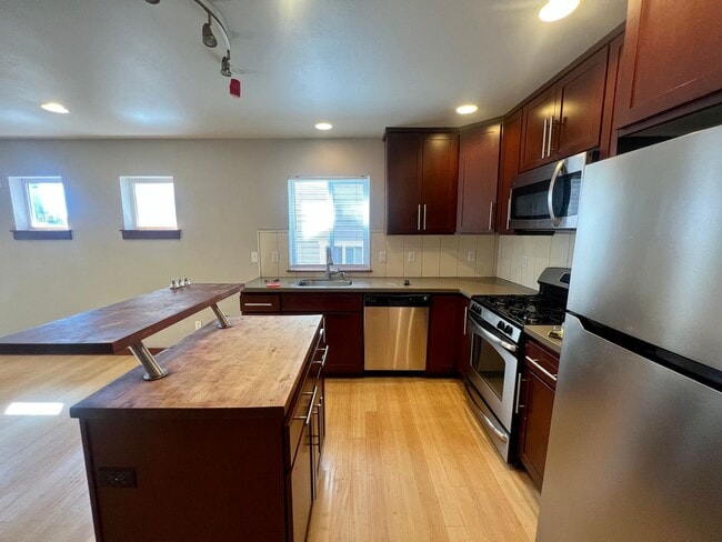Building Photo - 4015 7th Ave NE