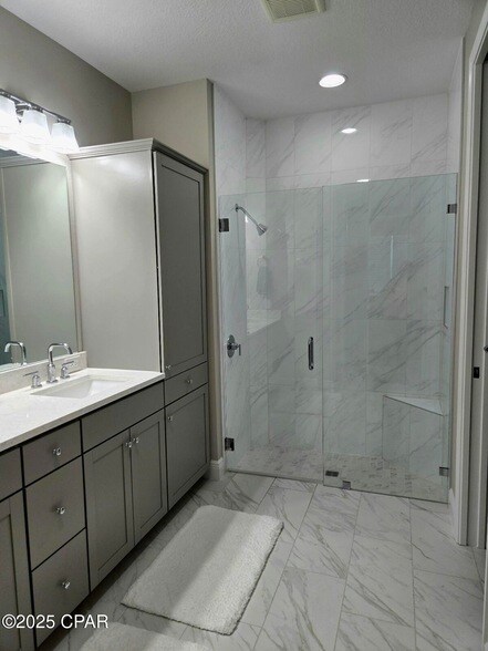 Building Photo - 8645 Weekend Dr