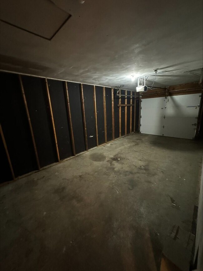 Building Photo - 708 Oxen Dr