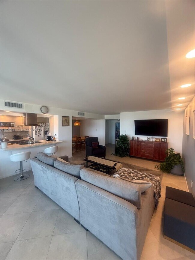 Building Photo - 18021 Biscayne Blvd
