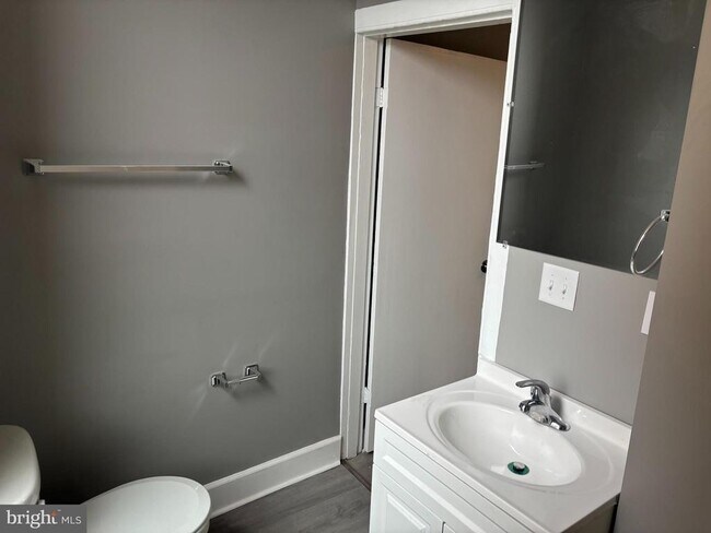 Building Photo - 2124 Maryland Ave