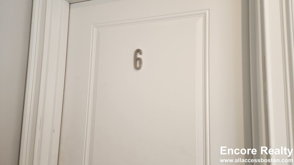 Building Photo - 2017 Commonwealth Ave