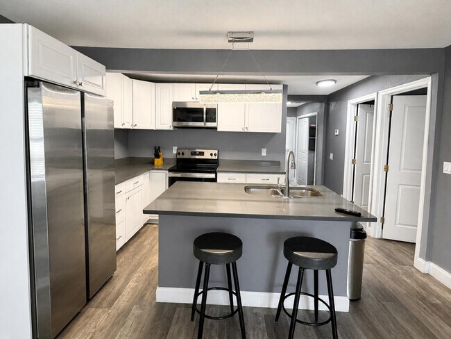 Building Photo - 8702 El Portal Dr