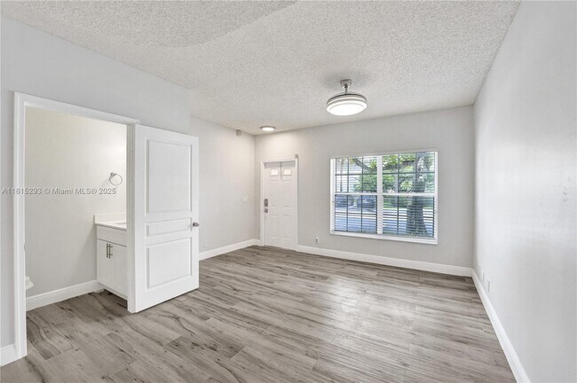 Building Photo - 16607 Hemingway Dr