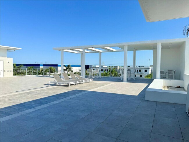 Building Photo - 6425 NW 103rd Pl