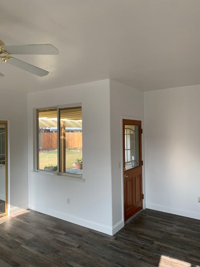 Building Photo - 1259 Mission Dr