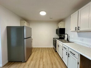 Building Photo - West Ave 4-Plex