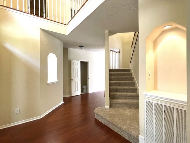 Building Photo - 1723 Rustic Oak Ln